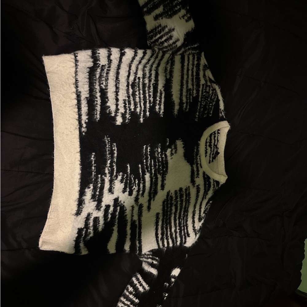 Fashion Nova Black and White Sweater
